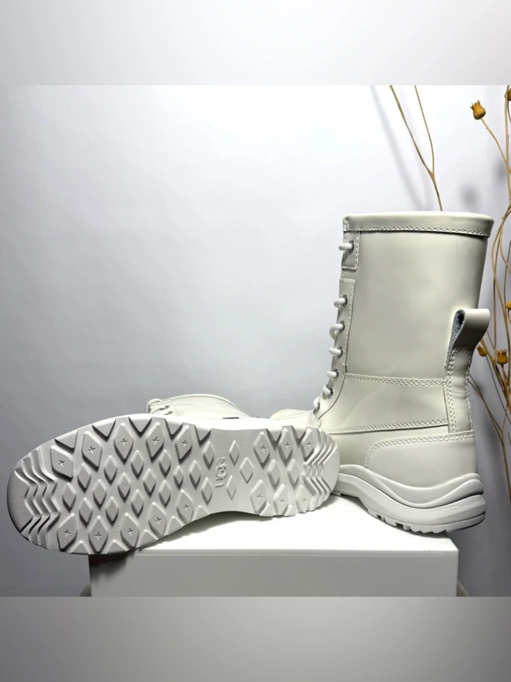 UGG Adirondack lll Patent Boot in All White Lace-Up Winter Ankle Boots | Size 6